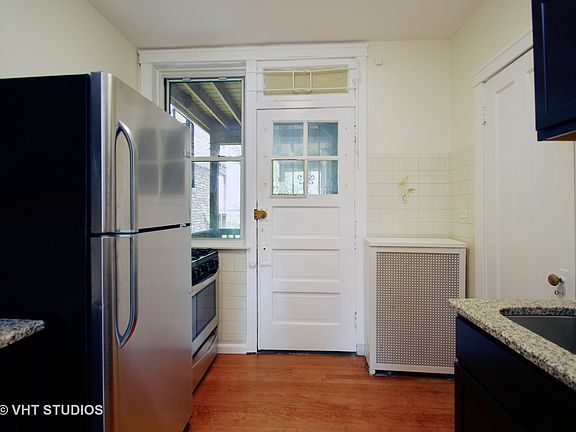 5th image of 1464 W Argyle St APT 1S