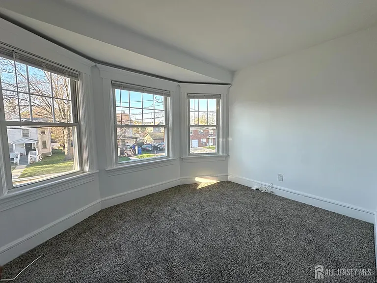 511 Grove St — Photo 5