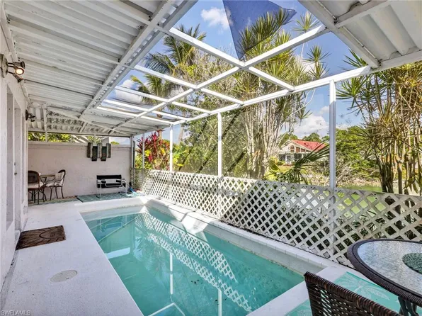 164 Sabal Lake DR, NAPLES, FL 34104