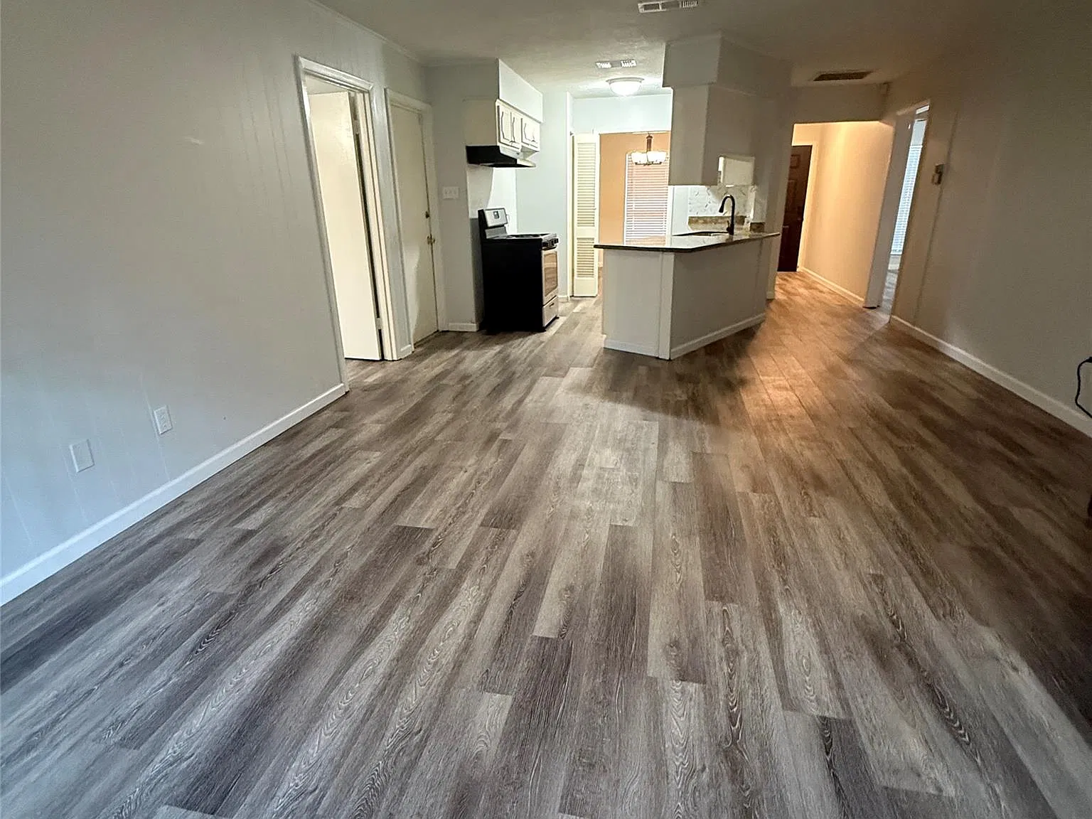 3 bed, 2.0 bath, 2100 sqft, $1,900 — Photo 1