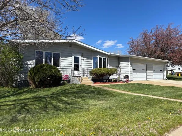 308 & 306 1st St NW, Bowman, ND 58623
