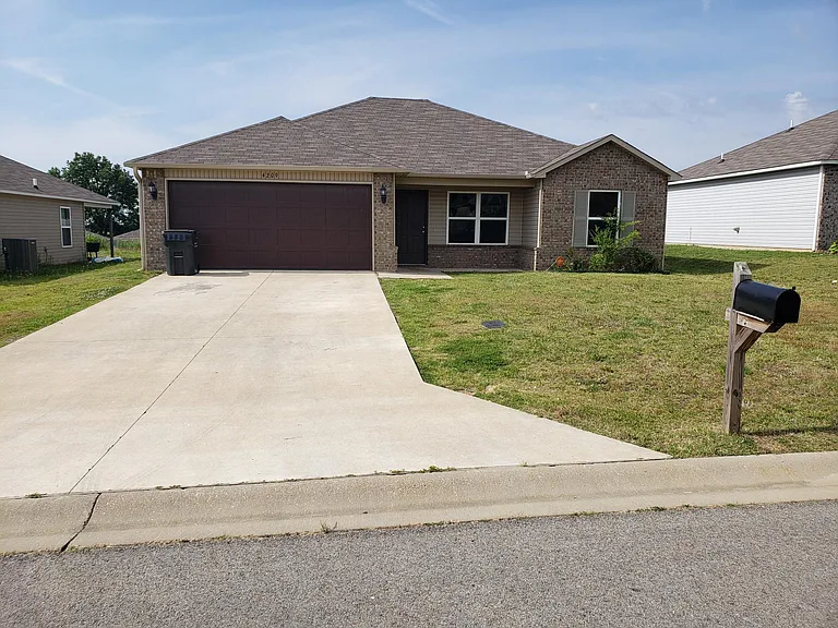 4209 Willow Ridge Dr — Photo 2