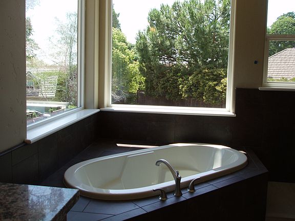 4th image of 2517 Knoll Ct