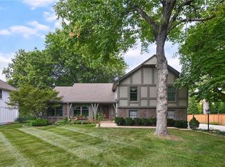 2418 W 71st Ter, Prairie Village, KS 66208