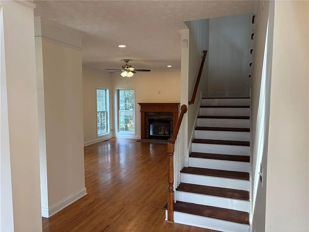 4 bed, 2.5 bath, $3,050 — Photo 4