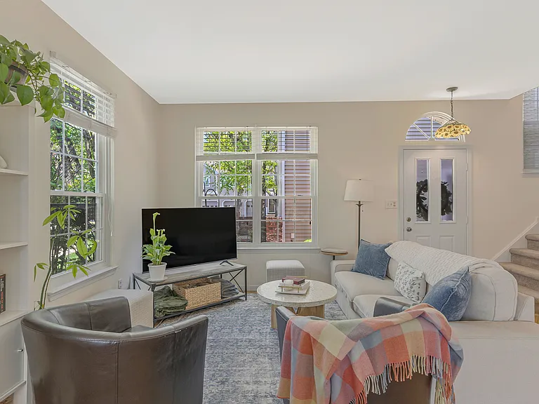 14 Wood Duck Pond Rd — Photo 3