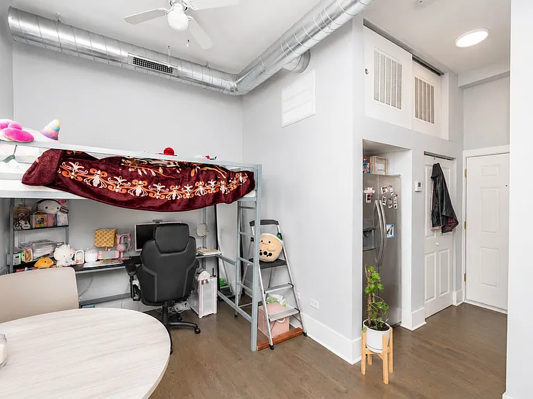 1717 S Carpenter St #2 — Photo 4