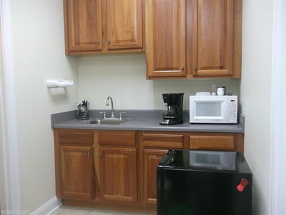 5th image of 600 Radford St
