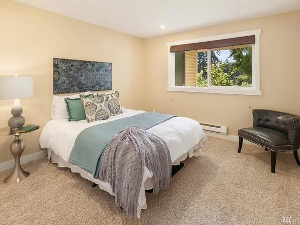 8615 238th St SW APT D201, Edmonds, WA 98026