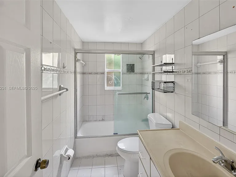 1220 Marseille Dr #5 — Photo 7