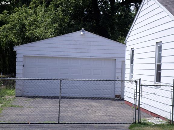 2nd image of 4026 Woodrow Ave