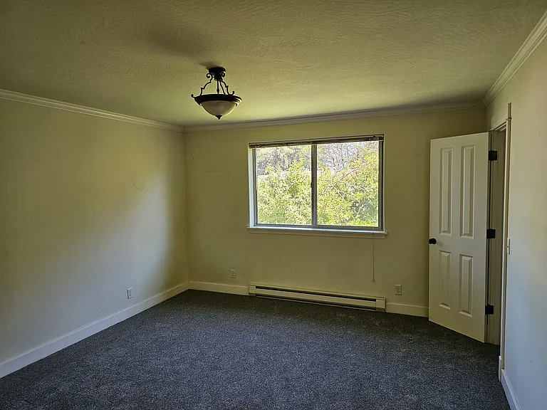 389 Foch St — Photo 12