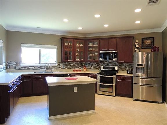 5th image of 305 Cliffwood Dr