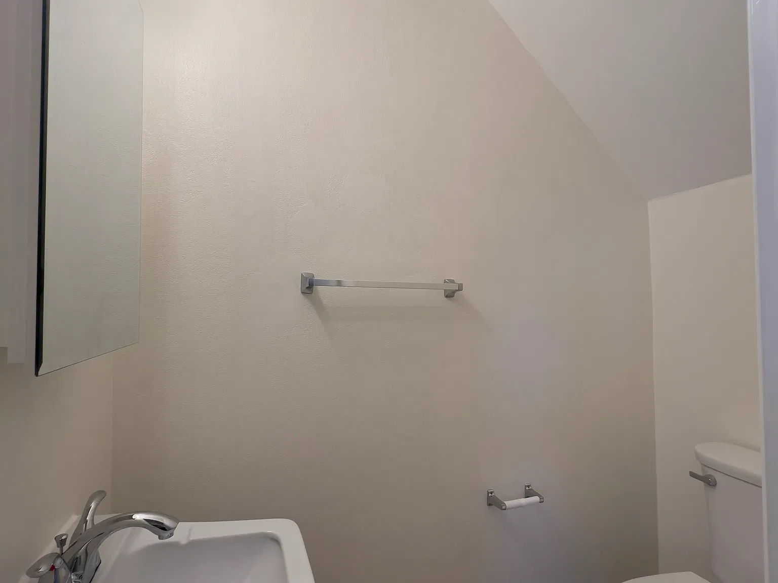 3 bed, 1.5 bath, 1440 sqft, $3,300 — Photo 2