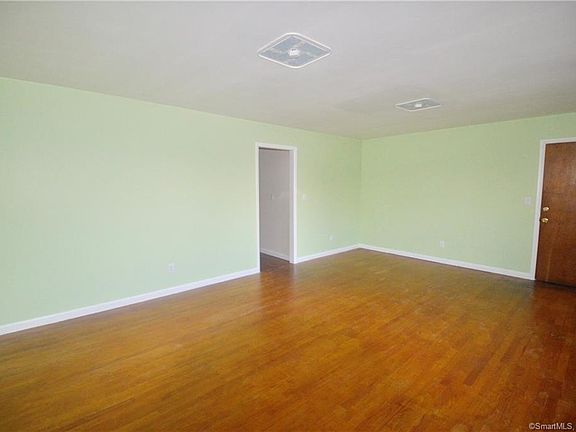 3rd image of 243 Harbor Ave