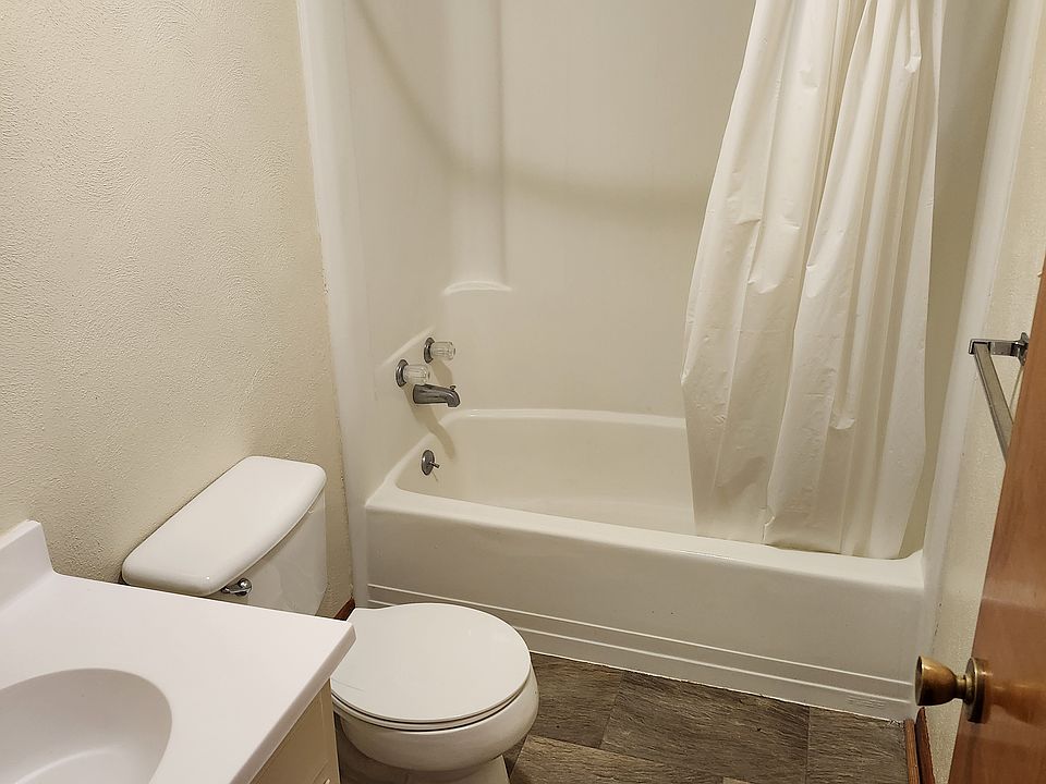 2nd image of 409 Illinois St #3