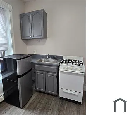 Studio, 300 sqft, $1,200 — Photo 3