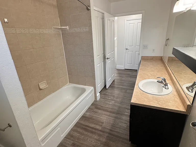 645 N 100 W #C — Photo 12