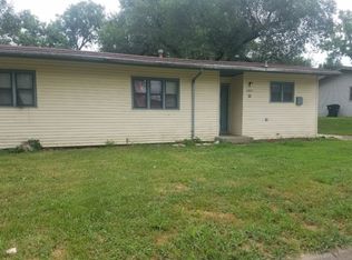 6803 SW Greencastle Dr, Topeka, KS 66619