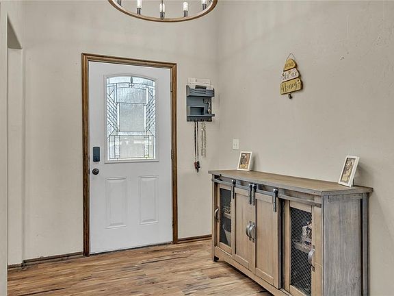 2nd image of 14404 Briarcliff Cir