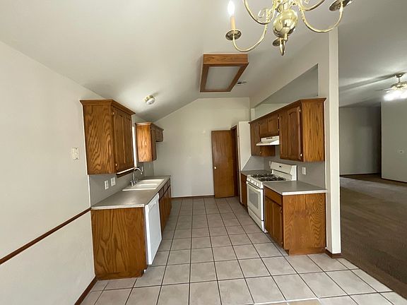 5th image of 2712 SE 96th St