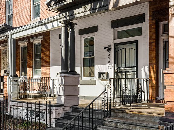 3rd image of 2250 N Park Ave