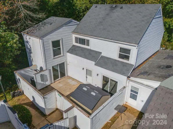 7153 Stonington Ln, Charlotte, NC 28227
