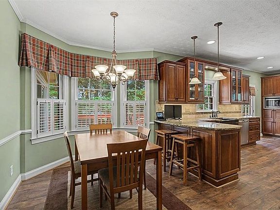 5th image of 2928 Tall Pines Way