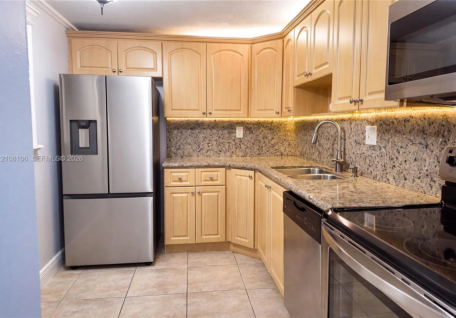 Horizons West Condo #7 — Photo 3