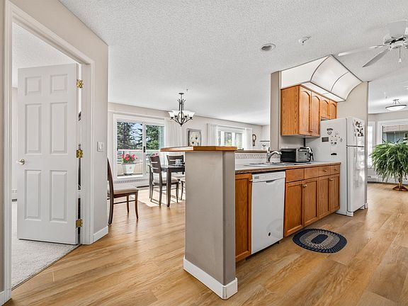 4th image of 70 Crystal Ln #104