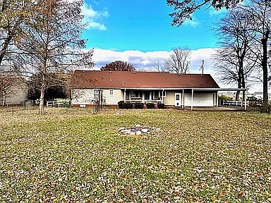 3rd image of 3833 Country Park Ln