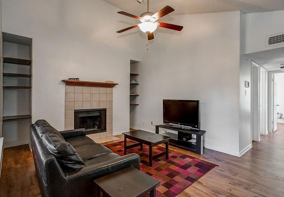 1st image of 203 E 31st St APT 302