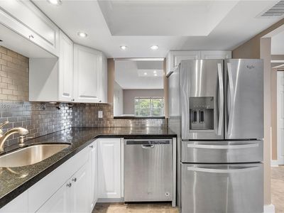 1015 Country Club Dr APT 409, Margate, FL, 33063