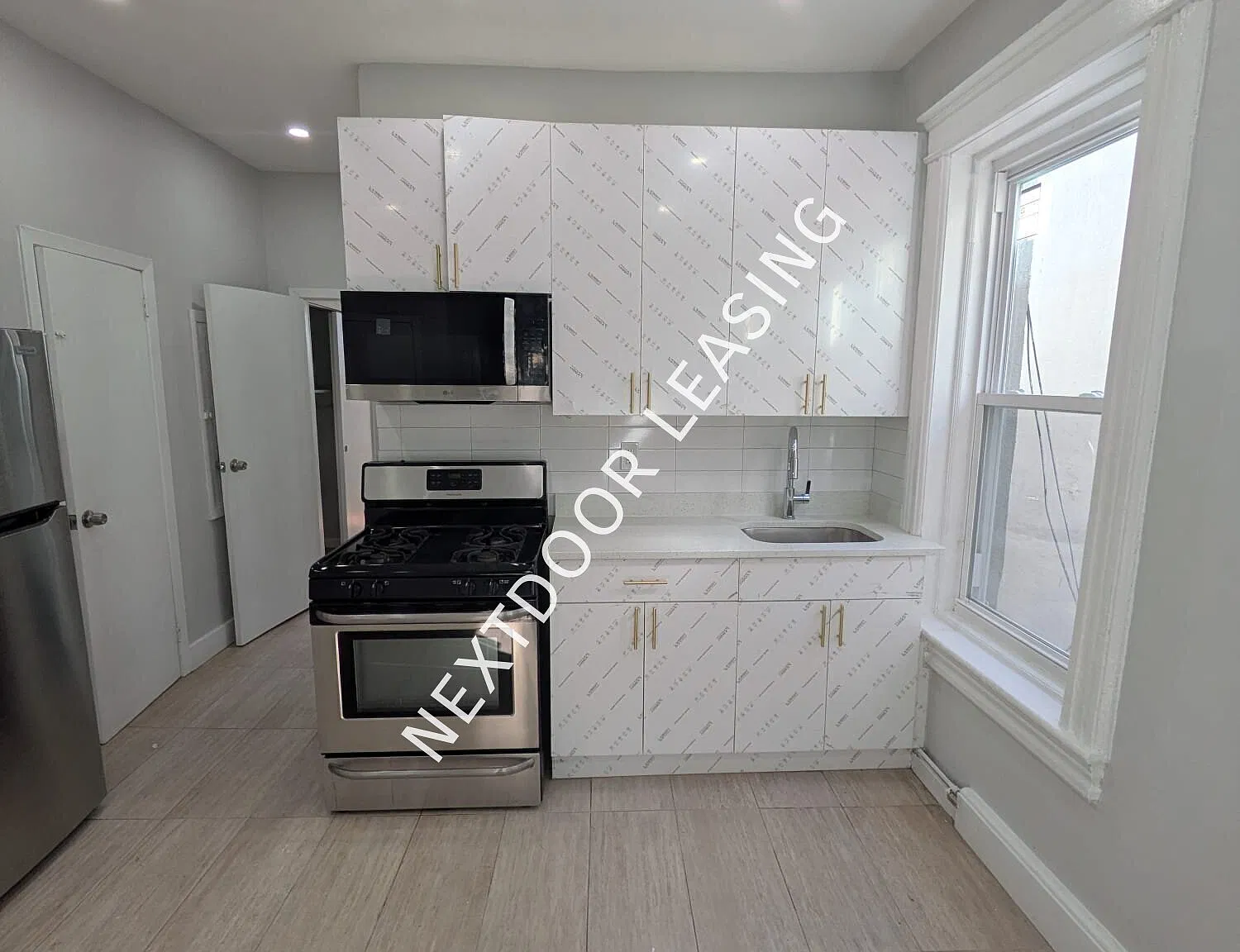 642 Avenue C — Photo 1
