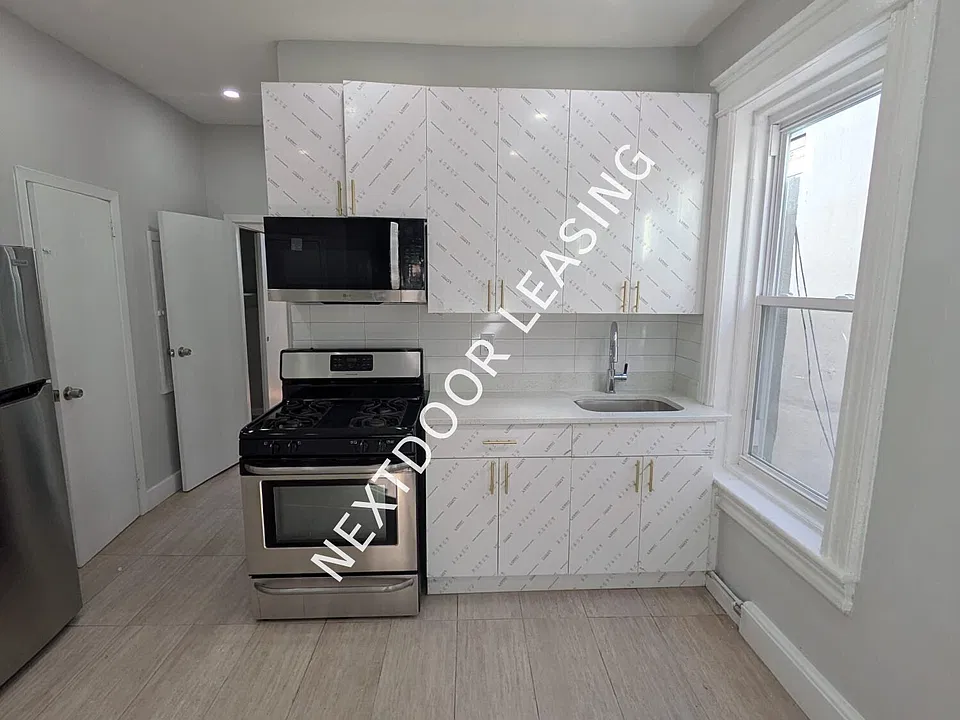642 Avenue C #8M