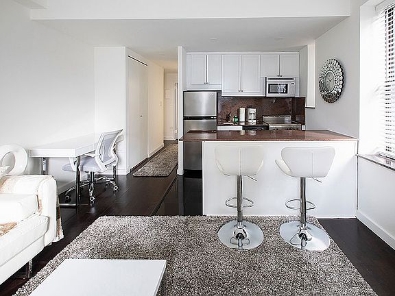 5th image of 150 W 51st St APT 1110