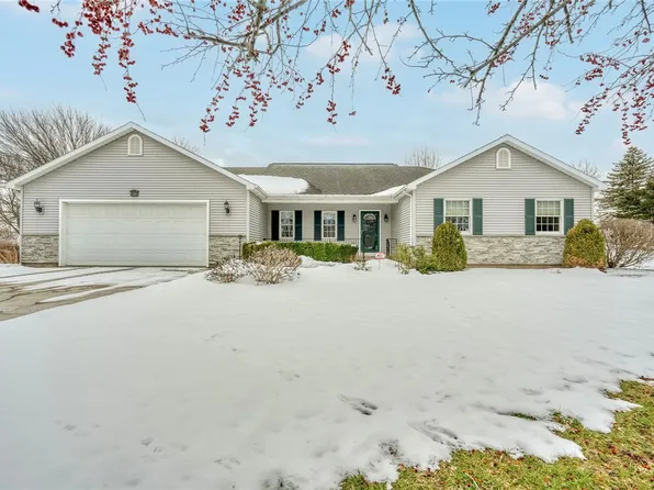 38 Munger St, Bergen, NY 14416