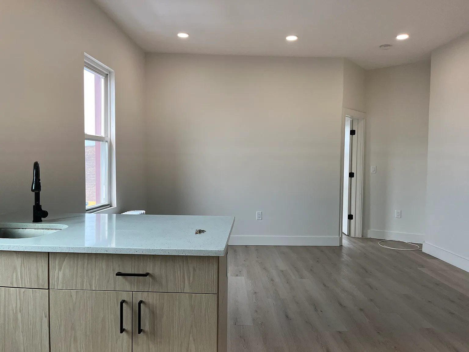 2 bed, 800 sqft, $2,350 — Photo 3