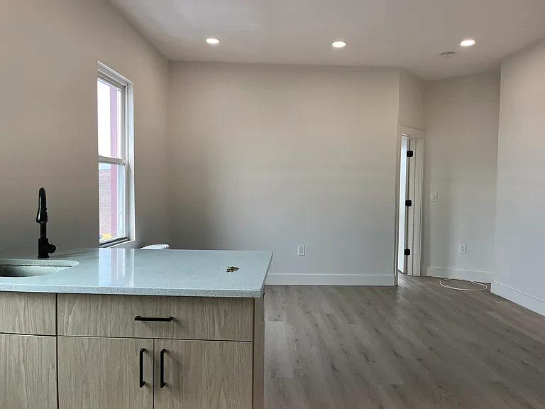 530 W Side Ave #3 — Photo 3