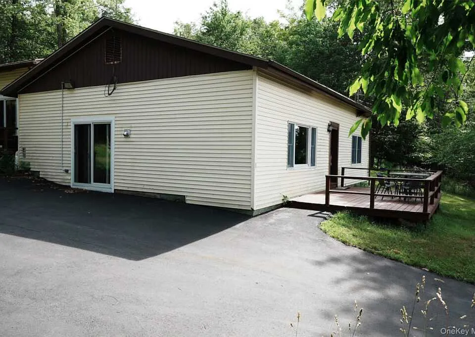 180 Winston Dr