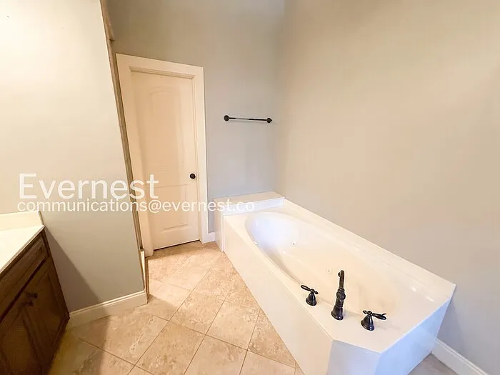 656 Flag Cir — Photo 11