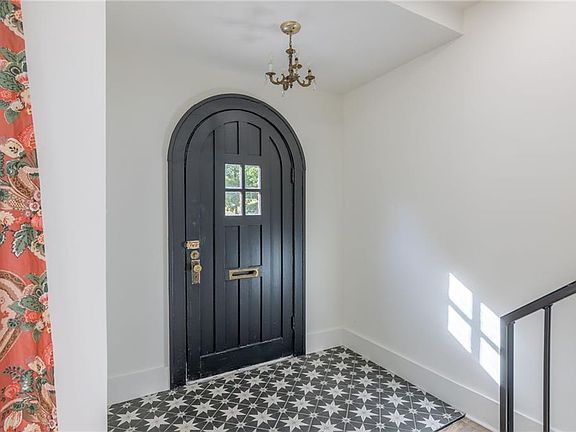 4th image of 423 N Noyes Blvd