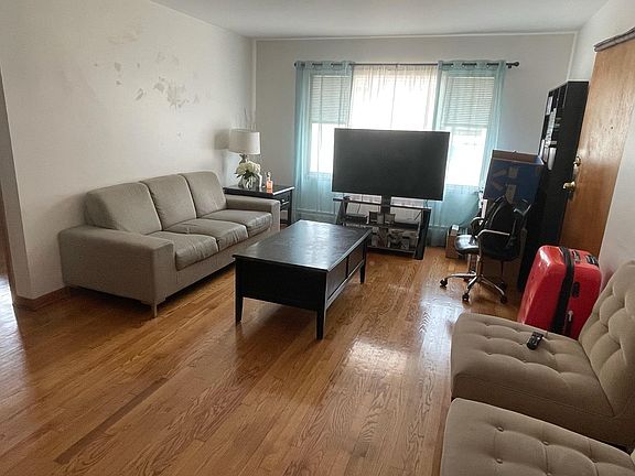 2nd image of 4250 W Lawrence Ave #3S