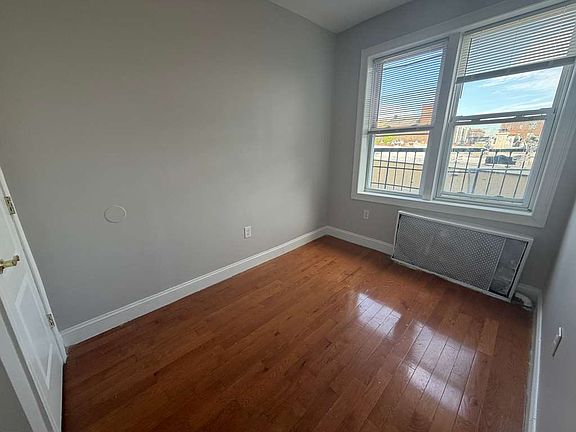 5th image of 6310-12 Broadway #44