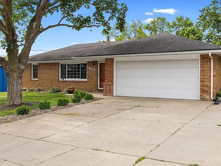 5908 Meredith Dr — Photo 2