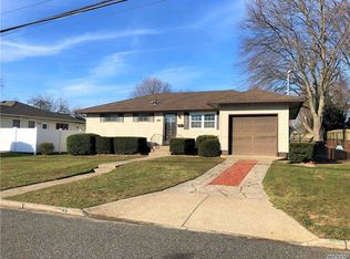 169 Vermont Ave, Bay Shore, NY 11706