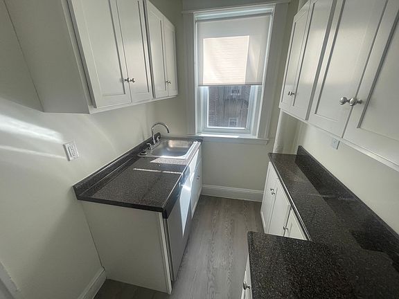4th image of 215 Kelton St #4