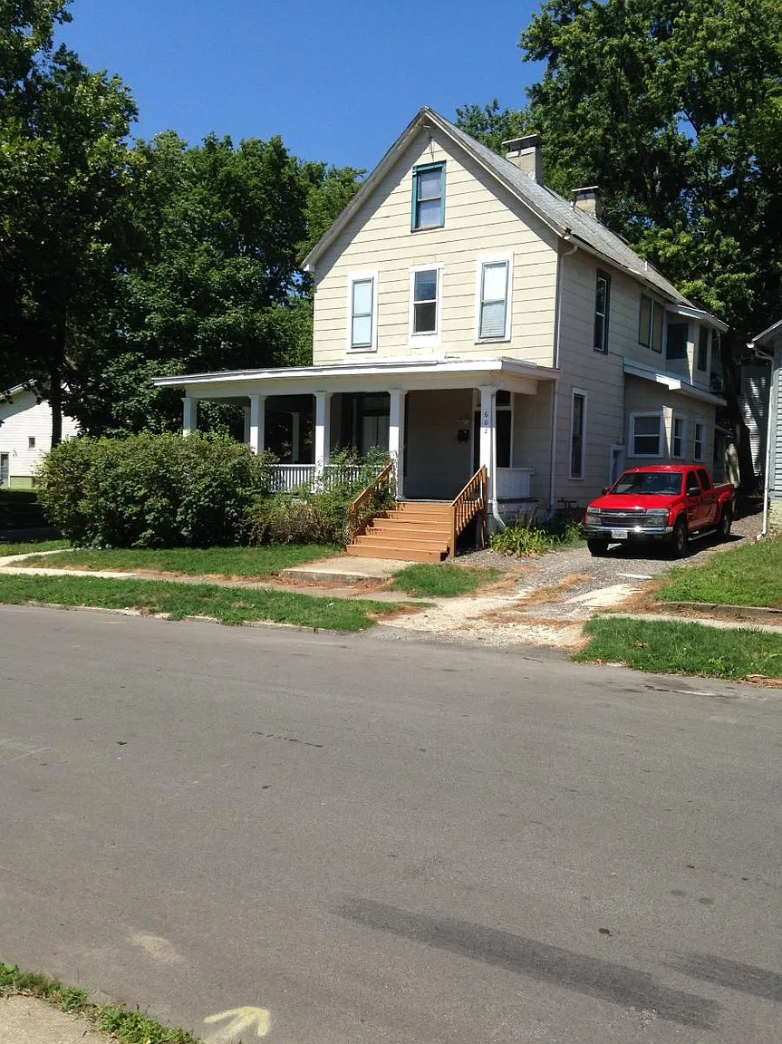 602 E Market St photo 1