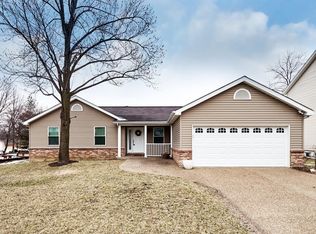 3033 Country Knoll Dr, Saint Charles, MO 63303