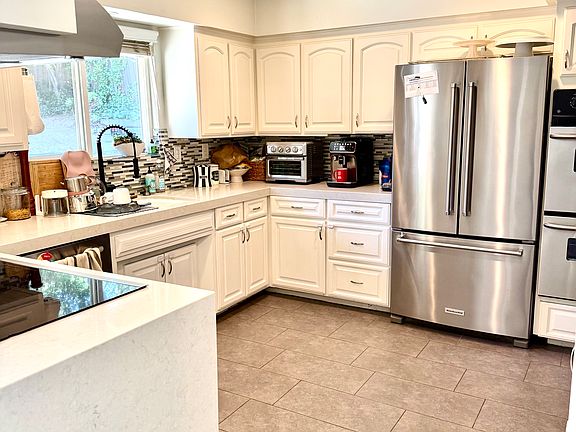 3rd image of 4532 Topanga Canyon Blvd